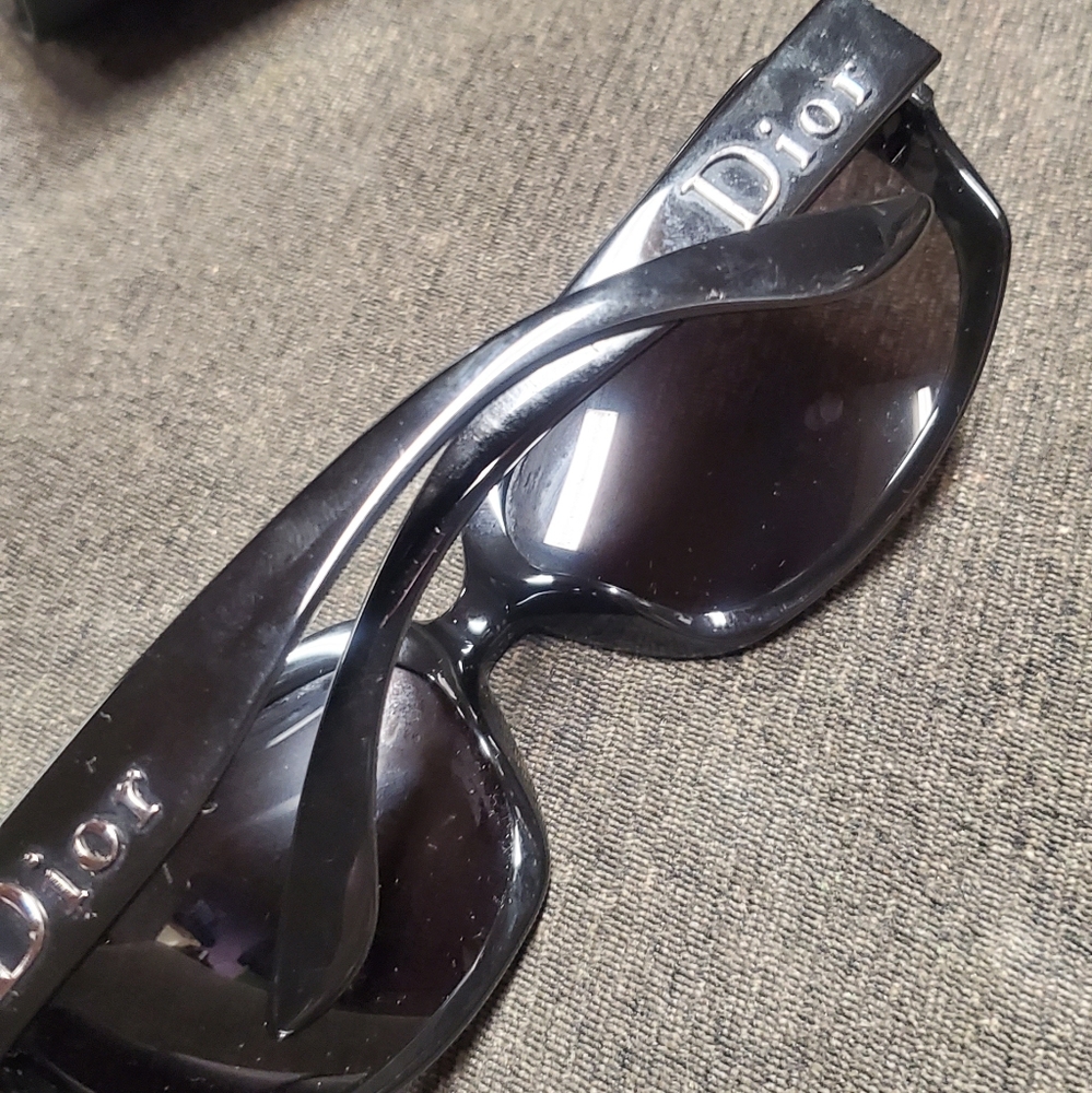 Black dior sunglasses